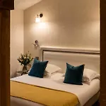 Le Griffon D'or Hotell