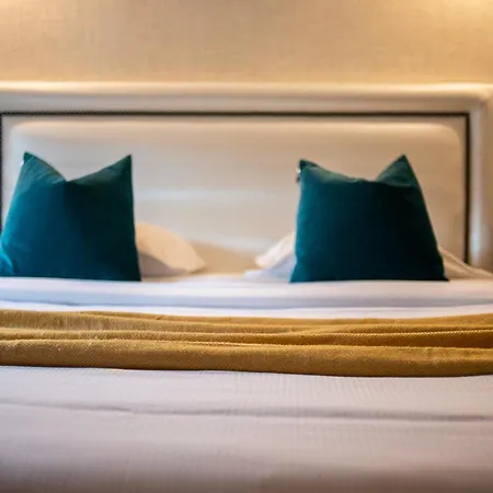 Le Griffon D'or Hotel